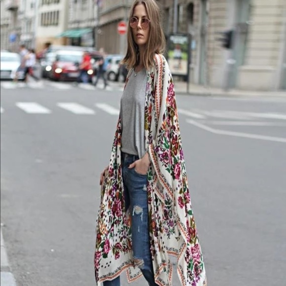 Flash Sale! ⚡️Whimsical Boho Floral Long Kimono - Picture 2 of 8